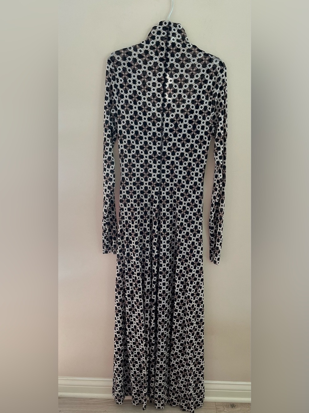 NWT-Banana Republic Maxi Dress, Small - Picture 3 of 4
